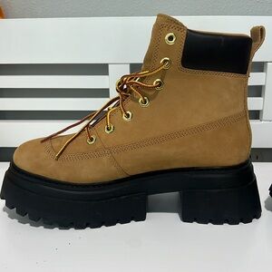 NWOT Timberland Boots
